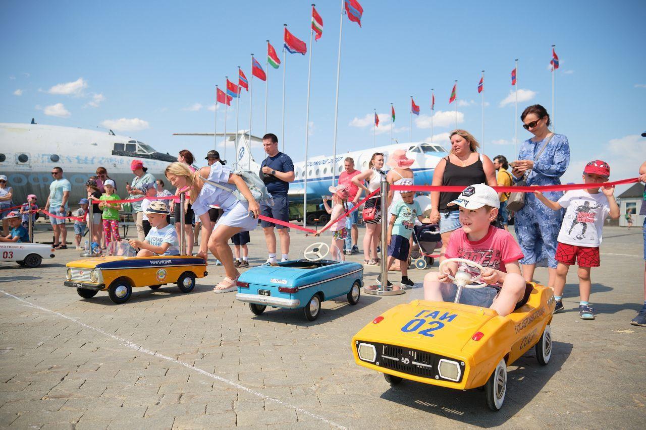 Детское РЕТРОРАЛЛИ на педальных машинках!