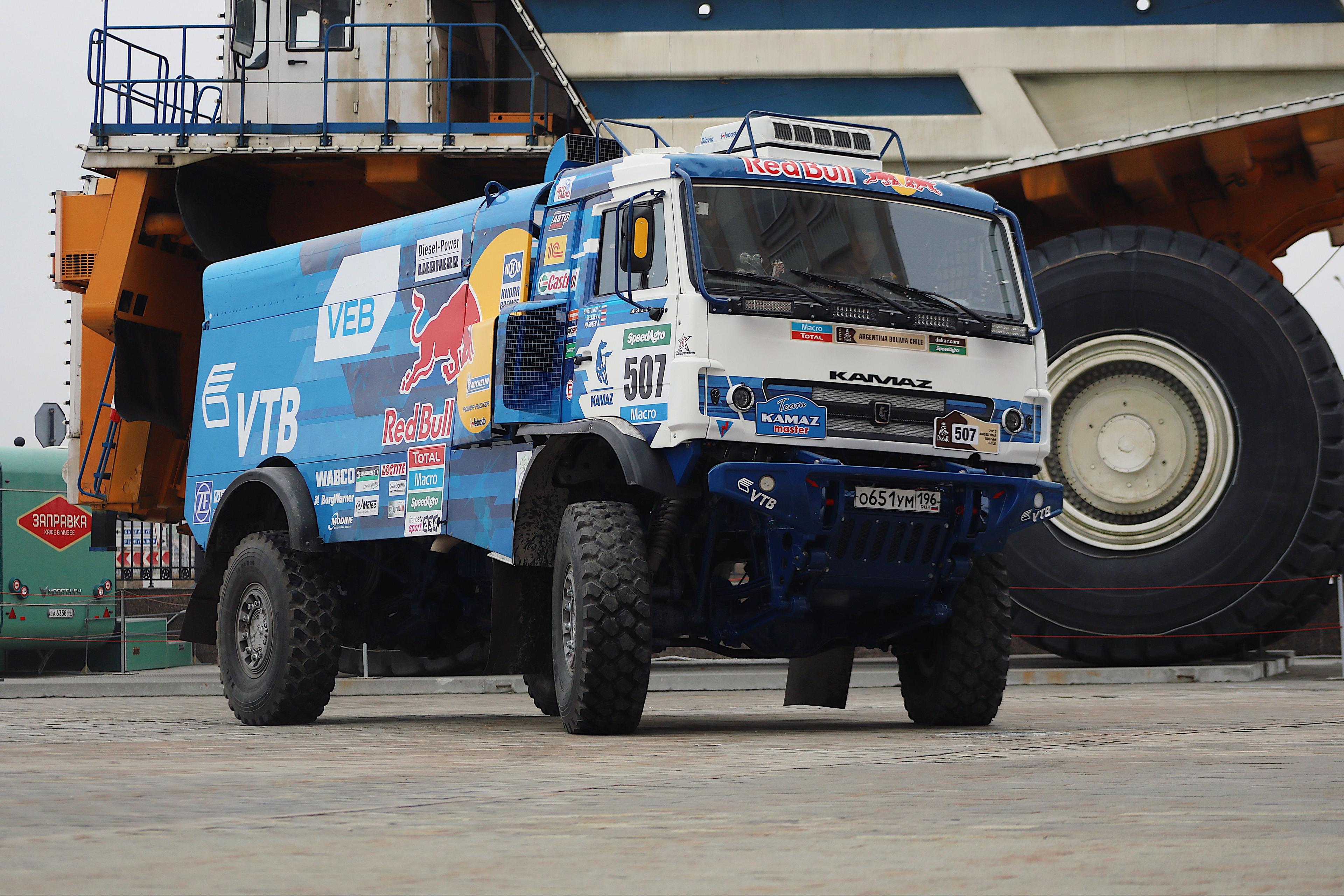 Гоночный грузовик КамАЗ приехал в Музейный комплекс