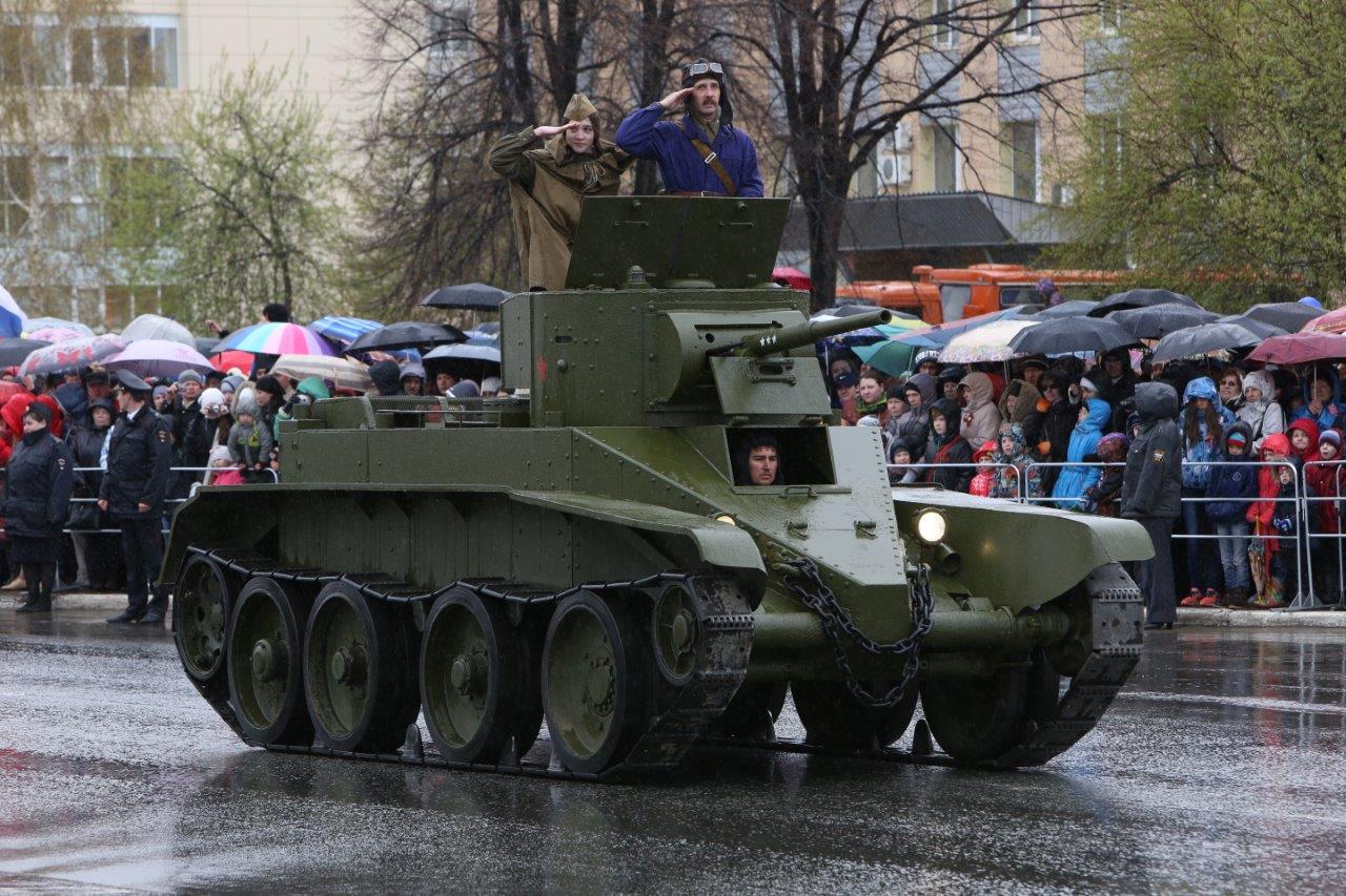 В Музее военной техники УГМК поздравили с днем рождения БТ-5